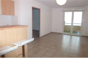 t2 à la location -   34300  AGDE, surface 38 m2 location t2 - UBI473898935